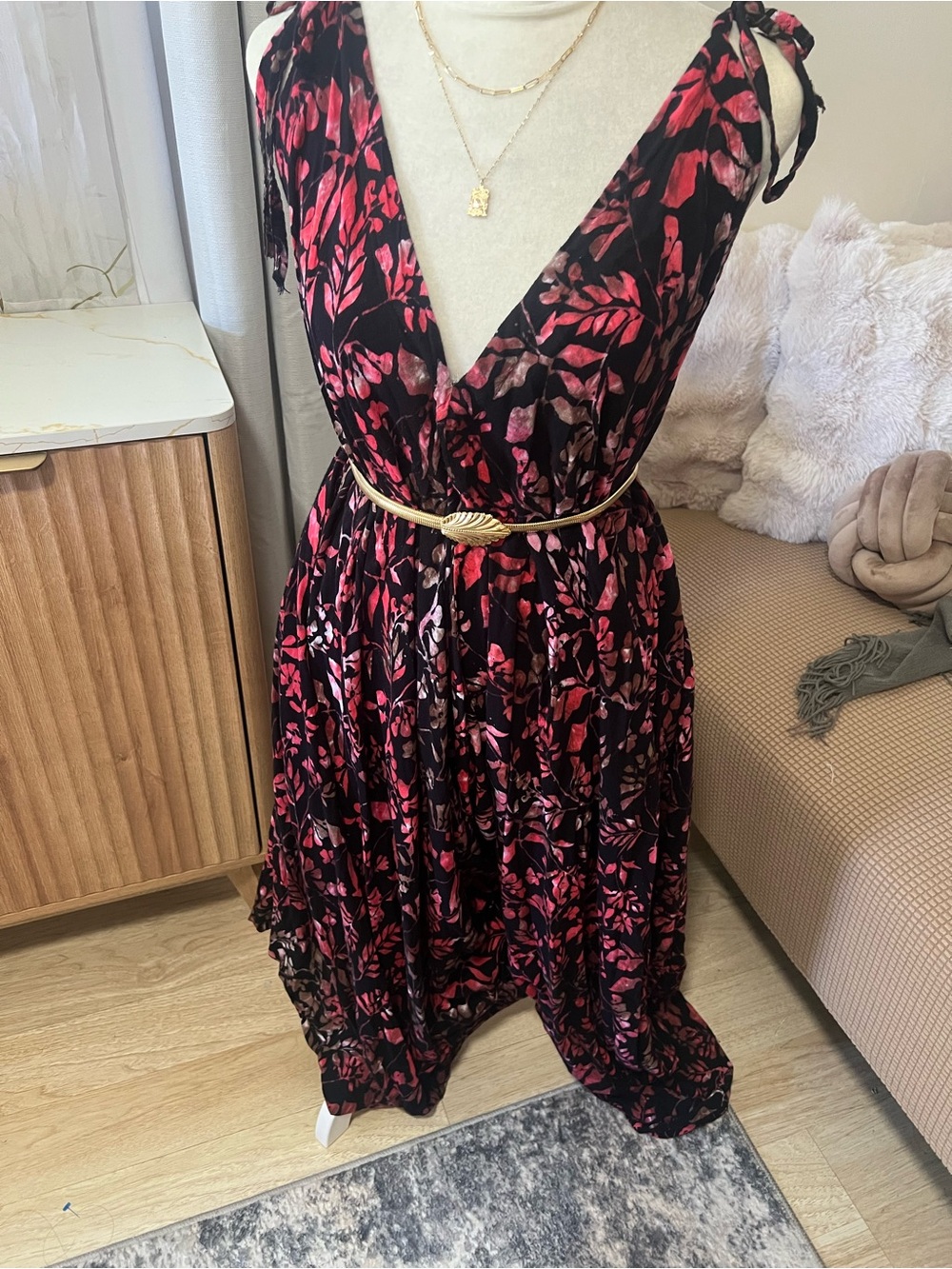 Floral V-Neck romper in Black and Pink